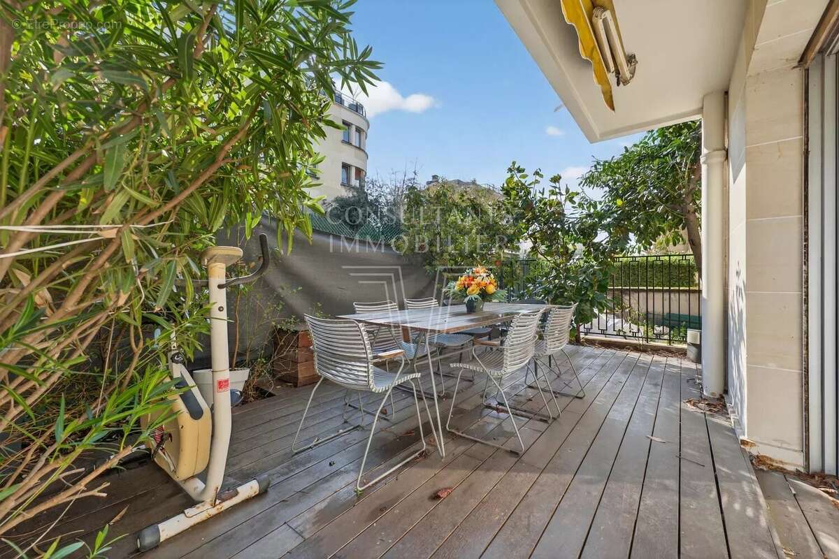 Appartement à NEUILLY-SUR-SEINE