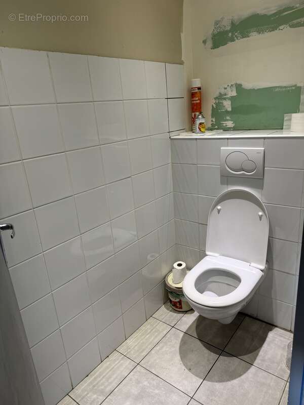 n°3 - Commerce à BENEVENT-L&#039;ABBAYE