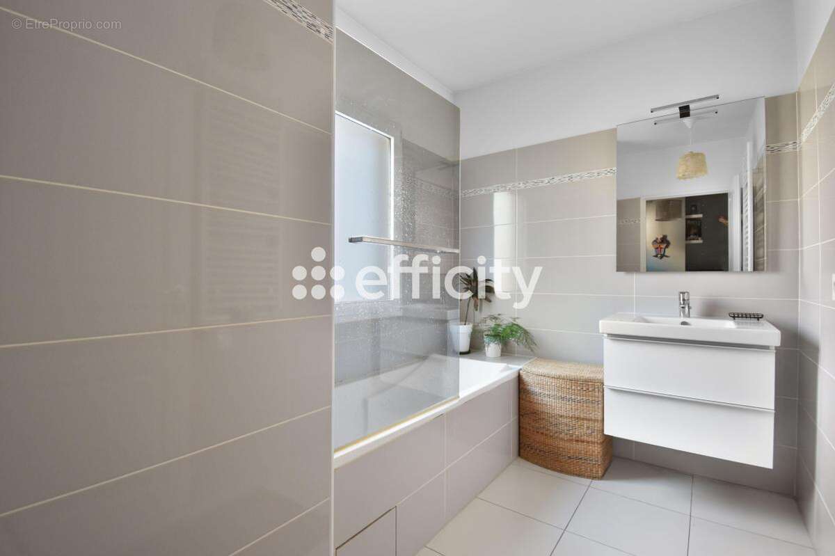 Maison à LA GARENNE-COLOMBES