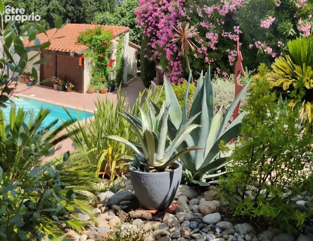 Villa d'exception de 146 m2 avec piscine, sous-sol de 105 m2 et terrain de 1780 m2 sans vis-a-vis - photo 15