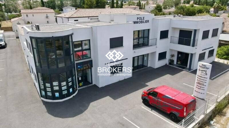 Commerce à CHATEAUNEUF-LES-MARTIGUES