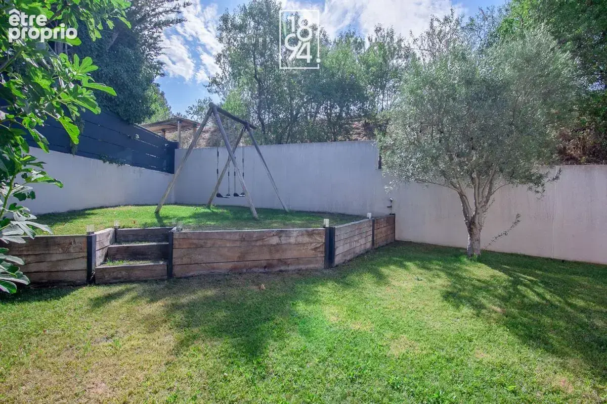 Maison familiale et récente avec garage et piscine en centre ville de Venelles - photo 2