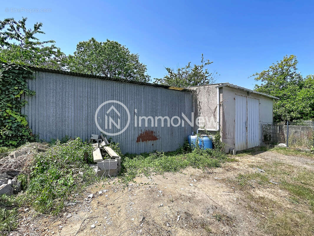 À VENDRE   Maison de plain-pied 95 m2 avec dépendance et terrain constructible de 2700 m2   Sainte-Pience - photo 14