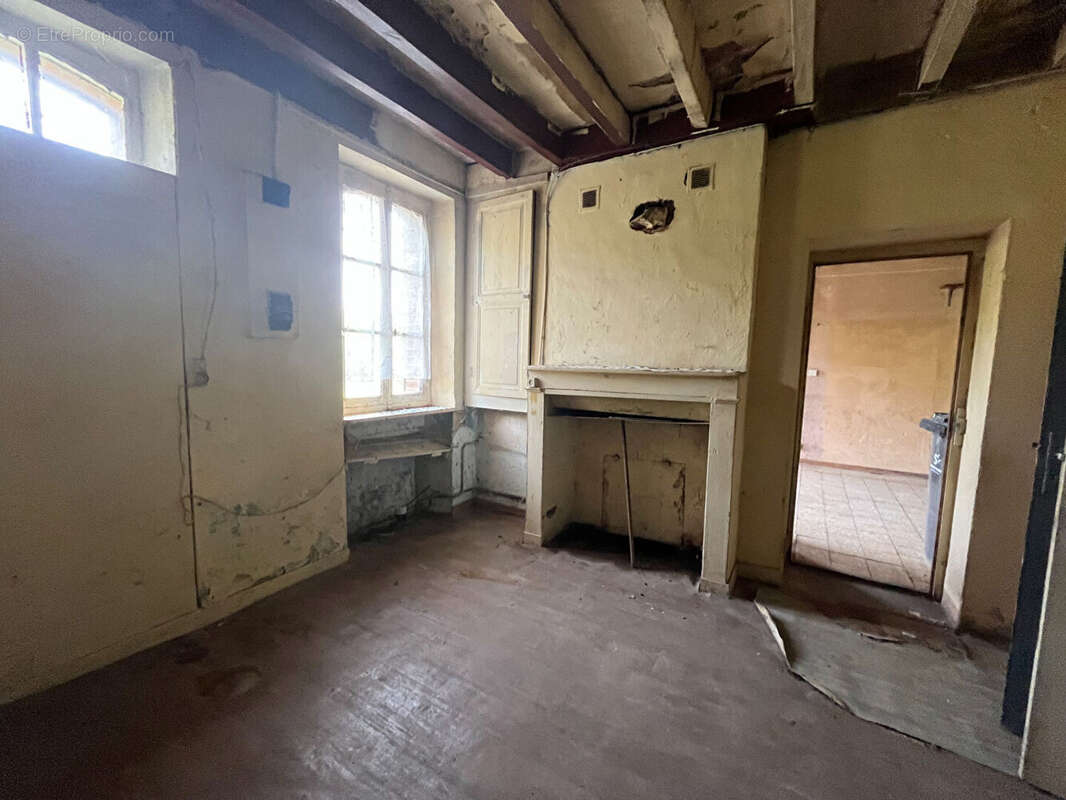 Maison à IVOY-LE-PRE