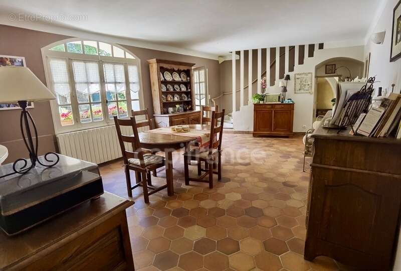 Dpt Gard (30), à vendre UZES propriete P14 de 548 m² - Terrain de 830,00 m² - photo 13