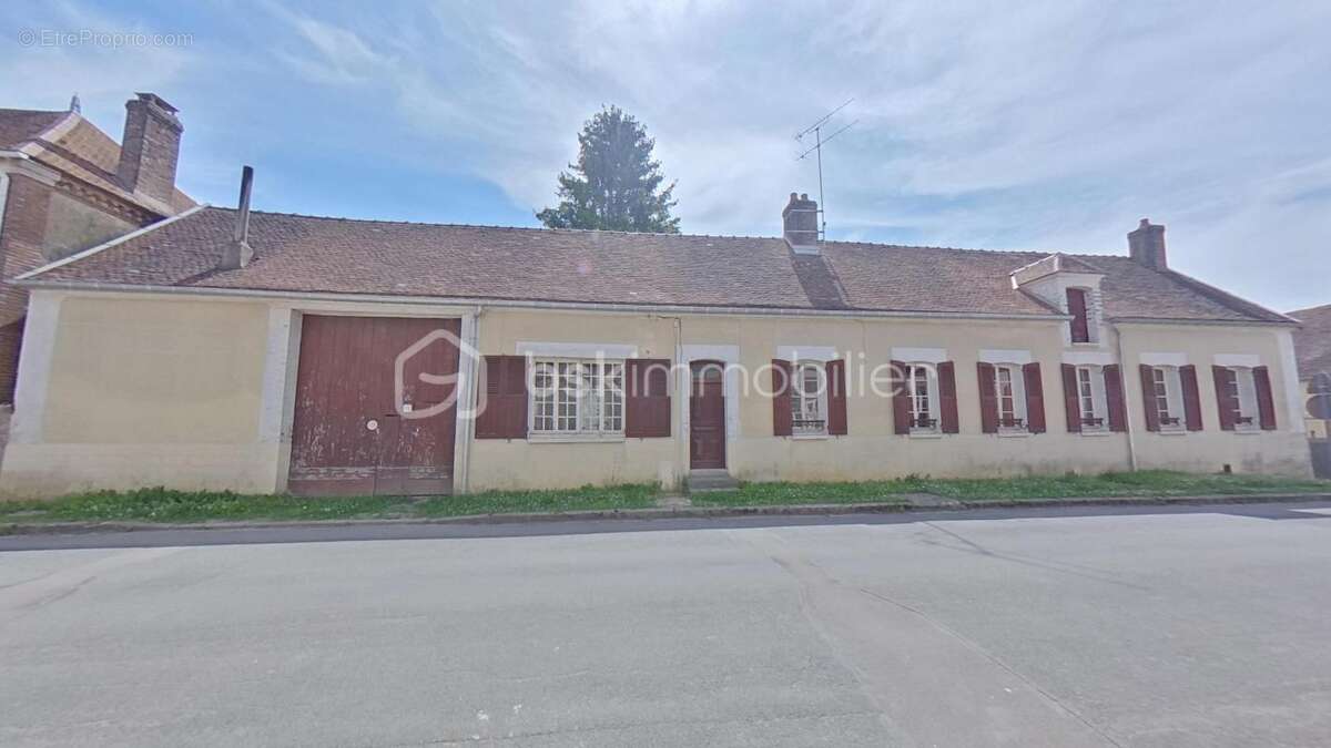 Maison à COURGENAY