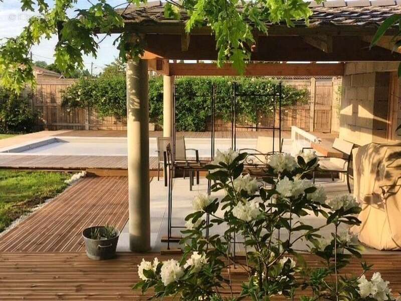 Maison à AMBARES-ET-LAGRAVE