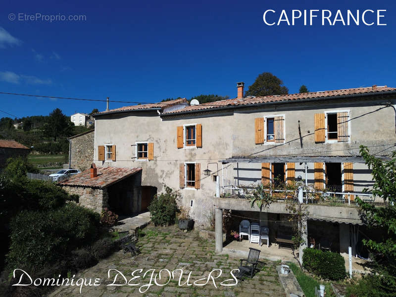 Maison à SAINT-MICHEL-DE-CHABRILLANOUX