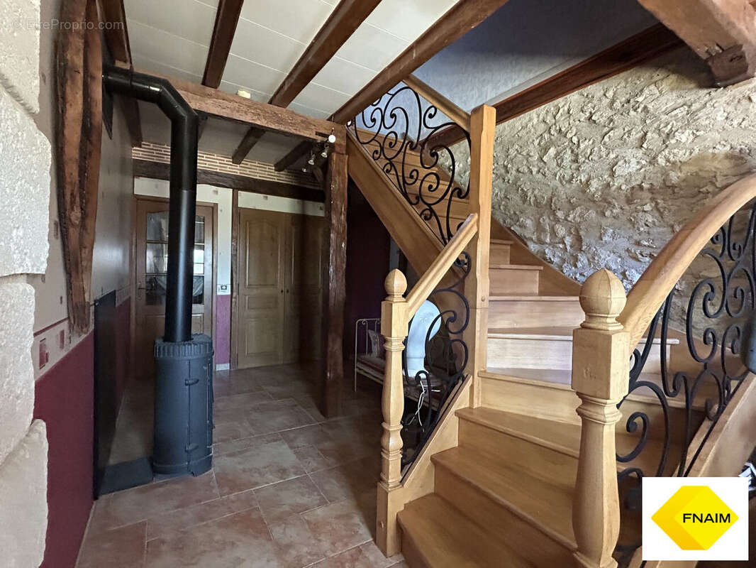 Maison 321 m² à Hautefage-La-Tour  - photo 7