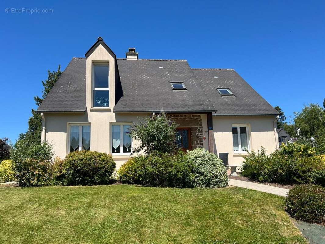 Maison à SAINT-GEORGES-DE-REINTEMBAULT