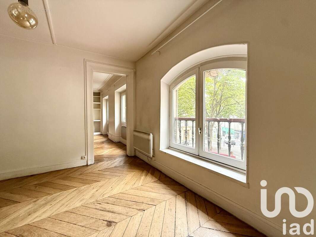 Appartement 70 m² à Paris-9e  - photo 2