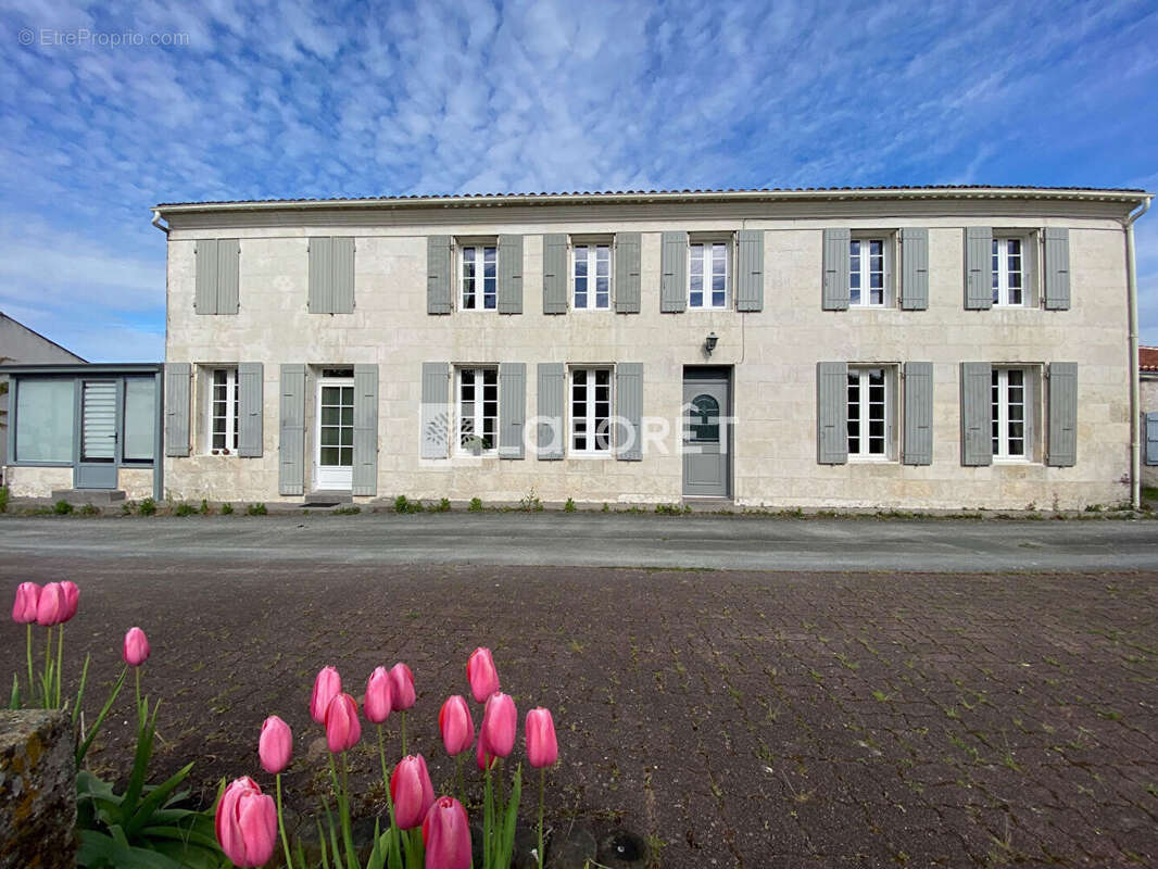 Maison à SAINT-GEORGES-DES-COTEAUX