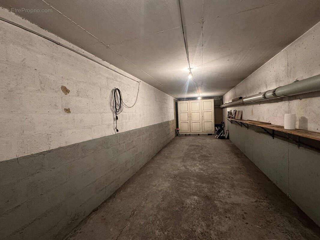 Parking à PARIS-12E