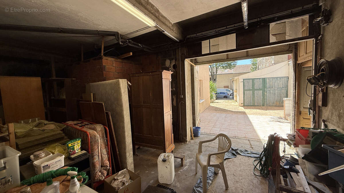 Investissement locatif à Vichy - Immeuble 3 appartements 4 garages - photo 22