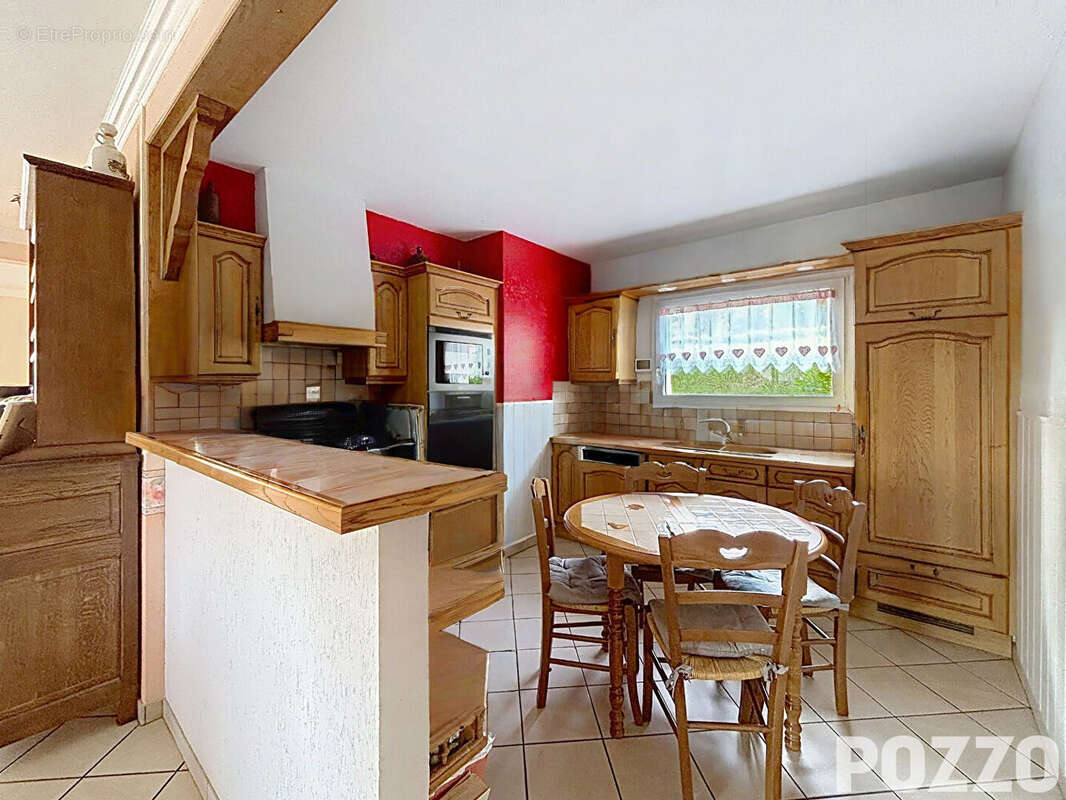 A Vendre - AVRANCHES - LE VAL SAINT PERE - Maison 6 pièce(s) 150 m² - Terrain - photo 7