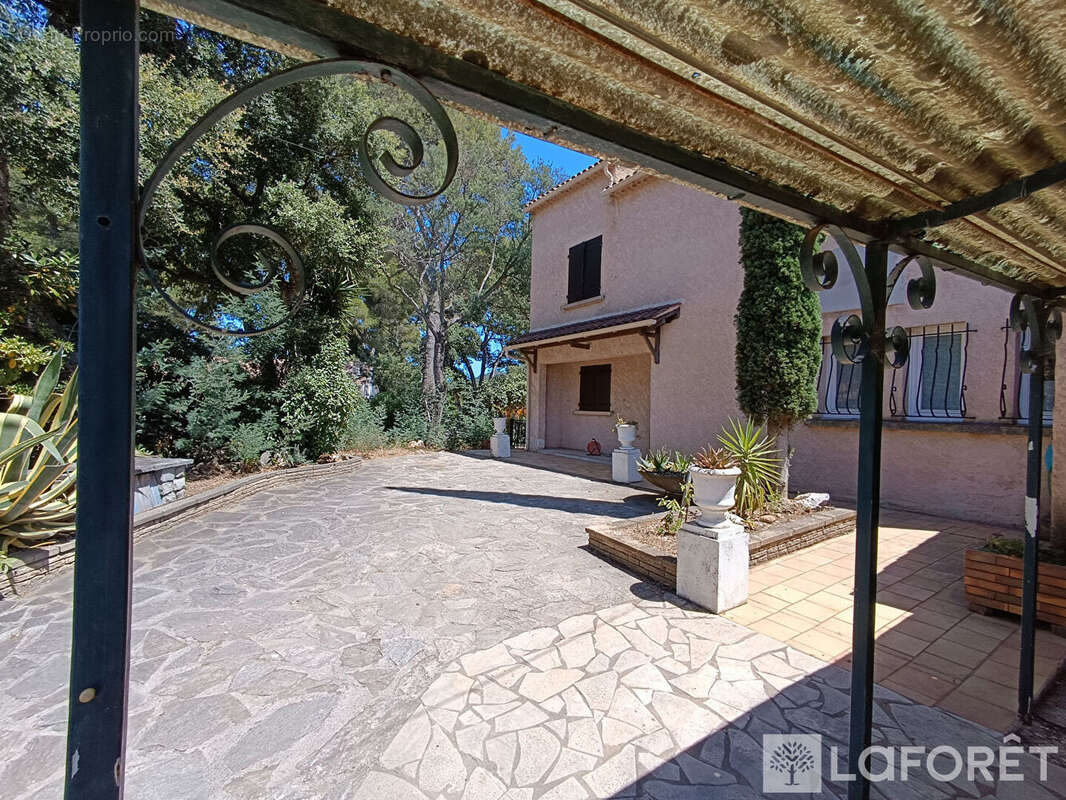 Appartement à LA LONDE-LES-MAURES