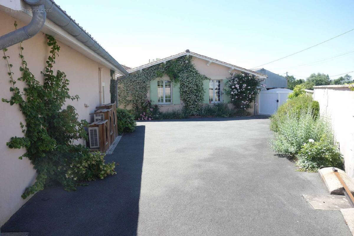 Achat maison 6 pièces 258 m2 33390 Blaye IMMOBILIERE DE L'ESTUAIRE - photo 4