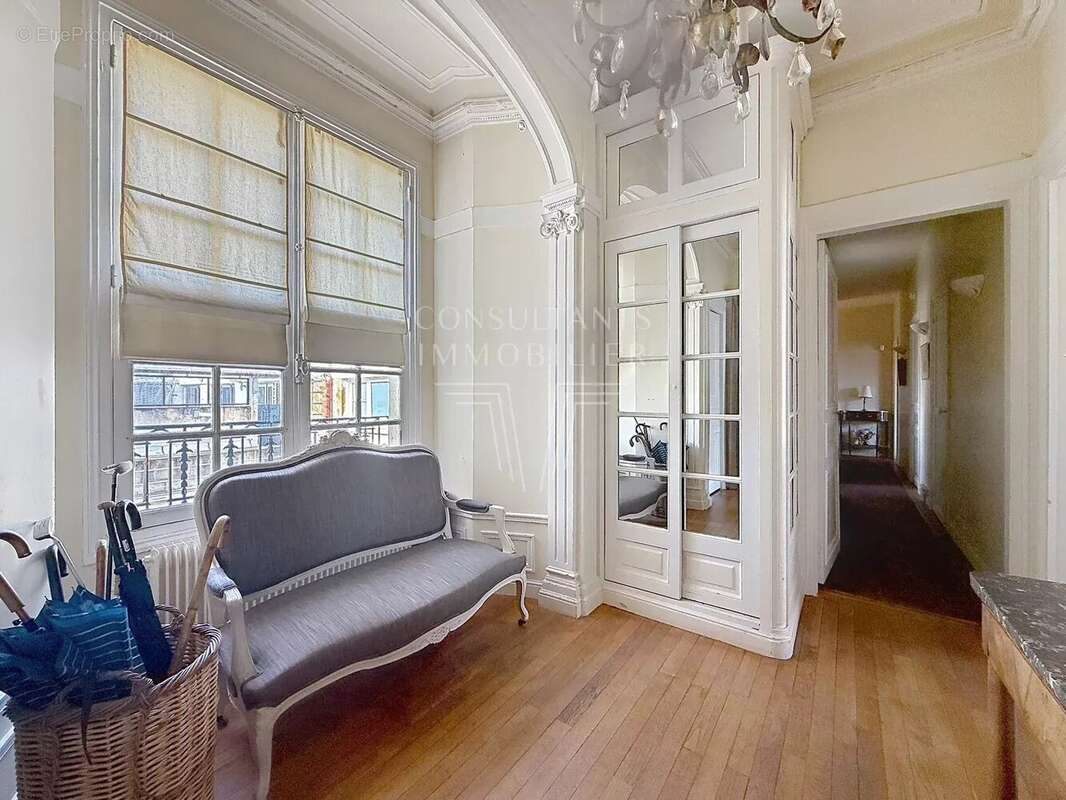 Appartement à PARIS-16E
