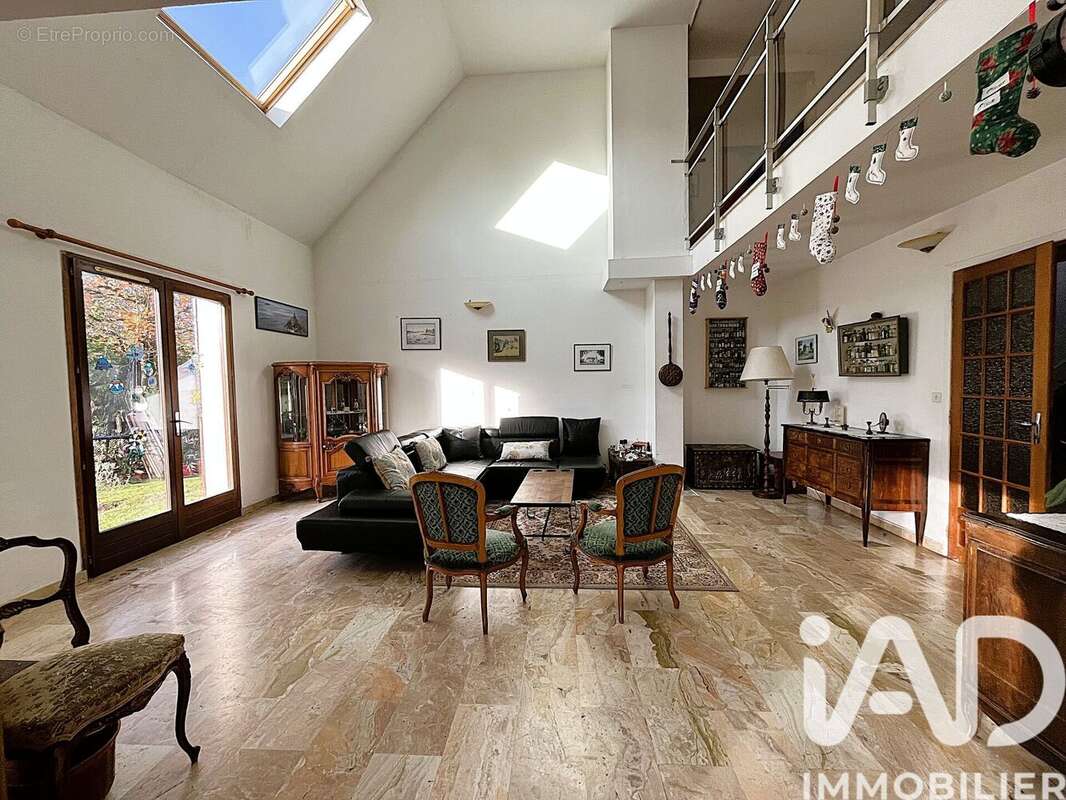 Photo 4 - Maison à LE MESNIL-SAINT-DENIS