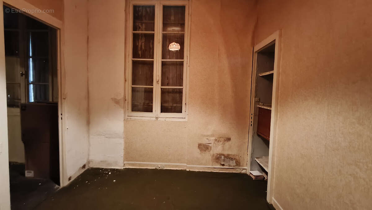 Commerce à SAINT-CHRISTOLY-DE-BLAYE