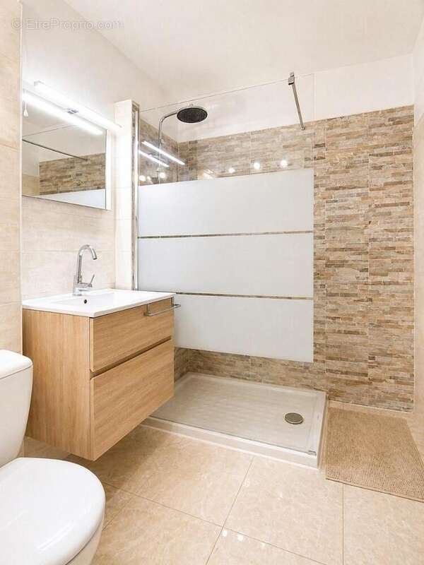   - Appartement à SAINT-LAURENT-DU-VAR