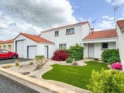 Maison d&#039;architecte construite en 2002. - Maison à CHOLET