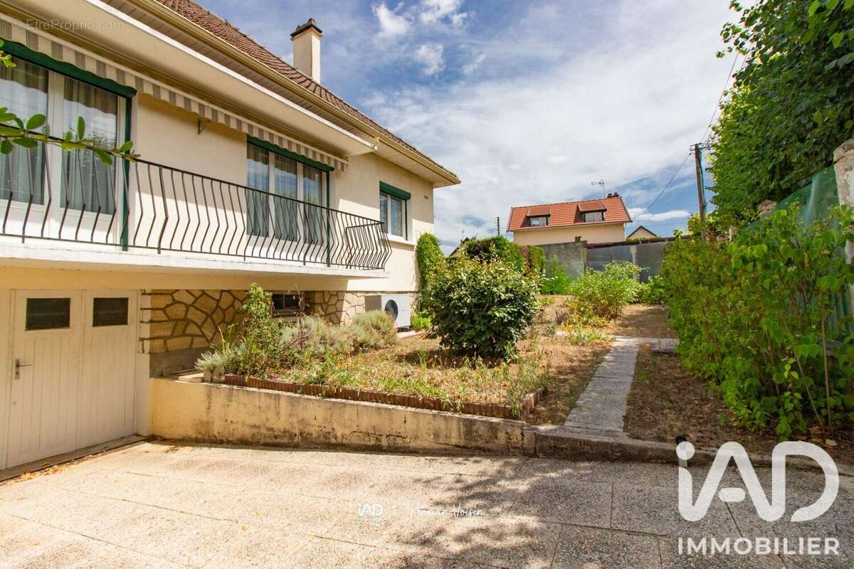 Maison 100 m² à Aubergenville  - photo 2