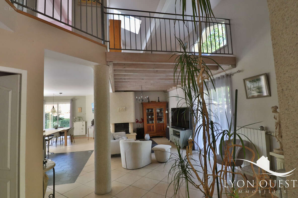 Maison  familiale  de  182 m2 proche centre charbonnieres - photo 7