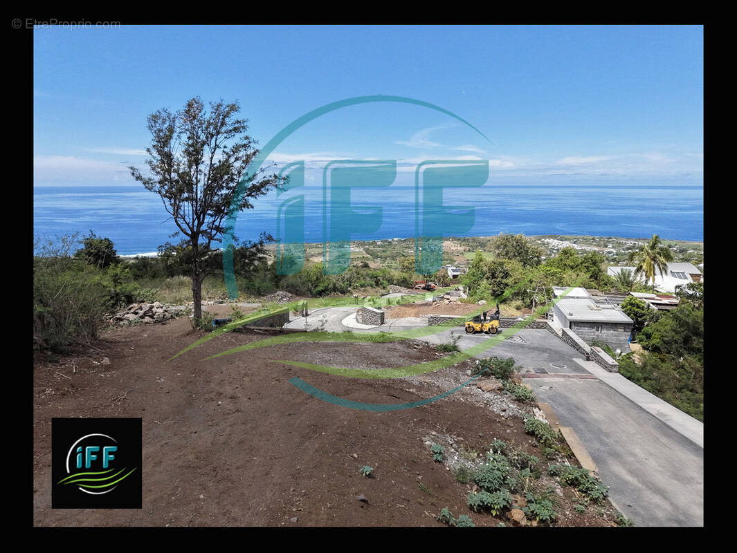 Terrain à SAINT-LEU