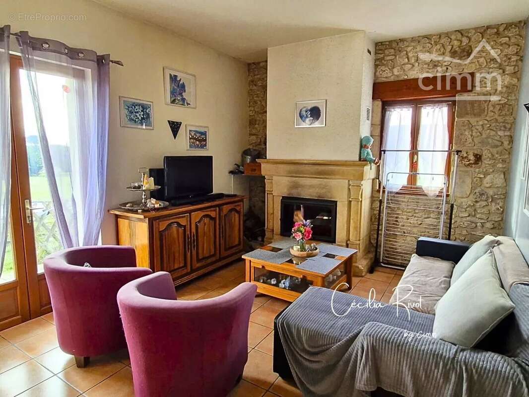 Maison à SAINT-CHRISTOLY-DE-BLAYE