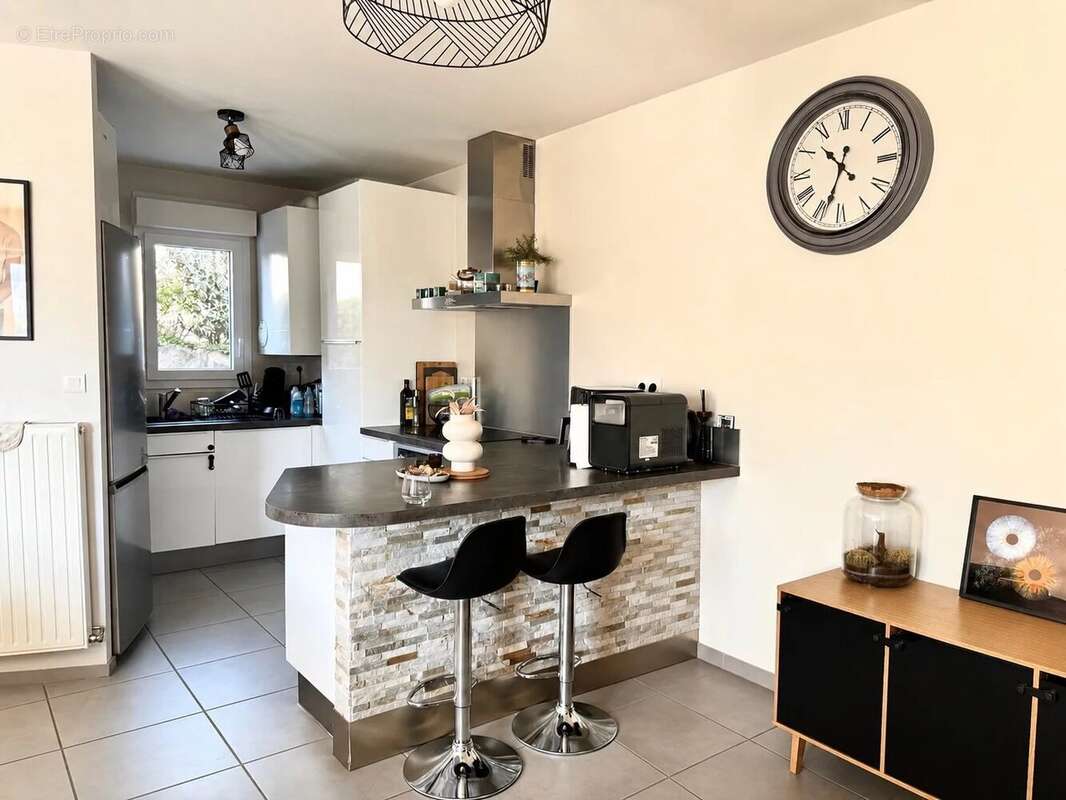 Appartement à SAINT-JEAN-BONNEFONDS