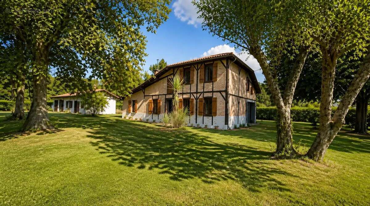 Maison de 6 pièces de 140 m² à Sore - photo 3