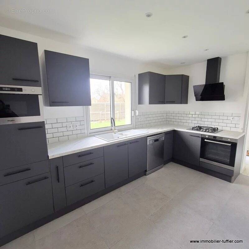 Maison à SAVIGNE-L'EVEQUE