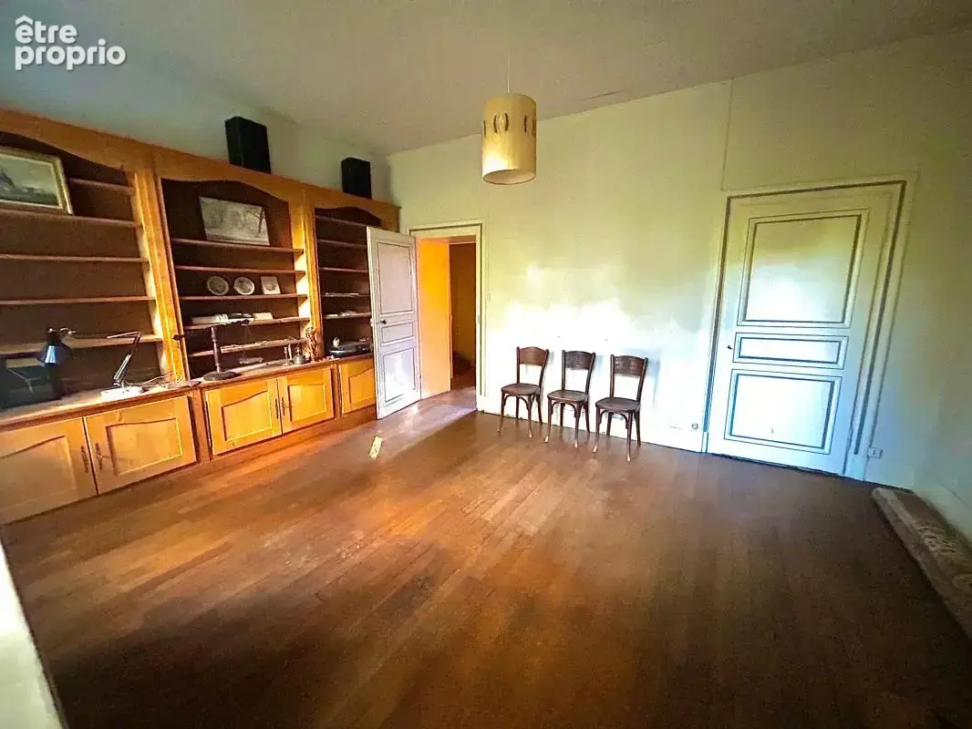 Opportunité rare pour professionnels — Bâtiment de caractère de 450 m² sur 3 niveaux avec jardin de 1 000 m² - photo 5