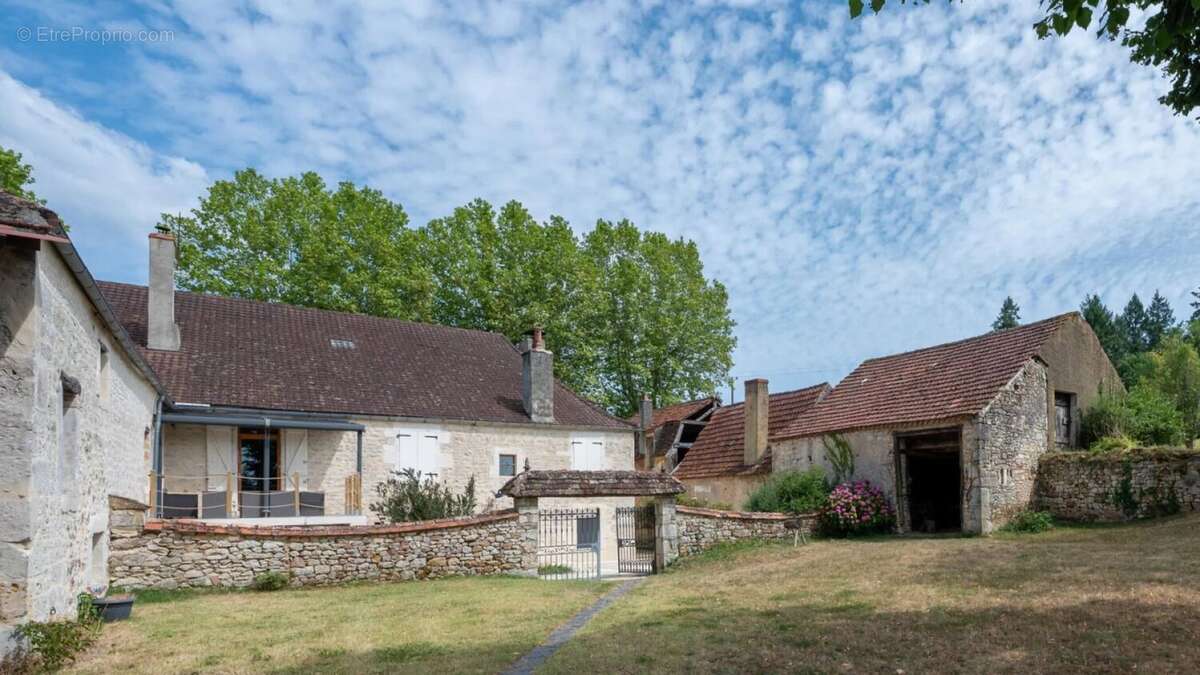 Secteur Gourdon - Bel ensemble immobilier en pierre sur 4ha2 ave - photo 7