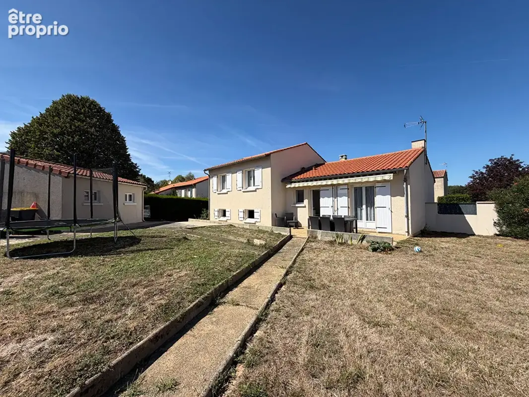 Maison à LE PUISET-DORE