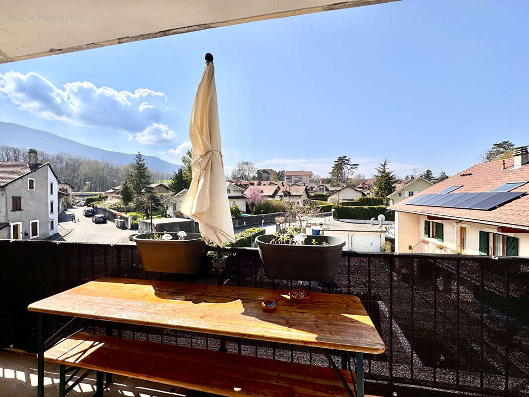 Appartement à COLLONGES-SOUS-SALEVE