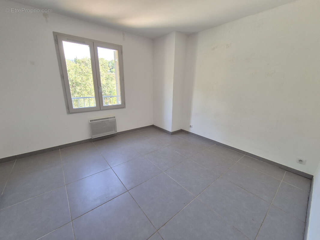 Maison à LE REVEST-LES-EAUX