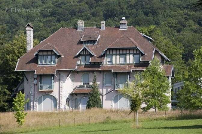 1080 m² à Bavans  - photo 2