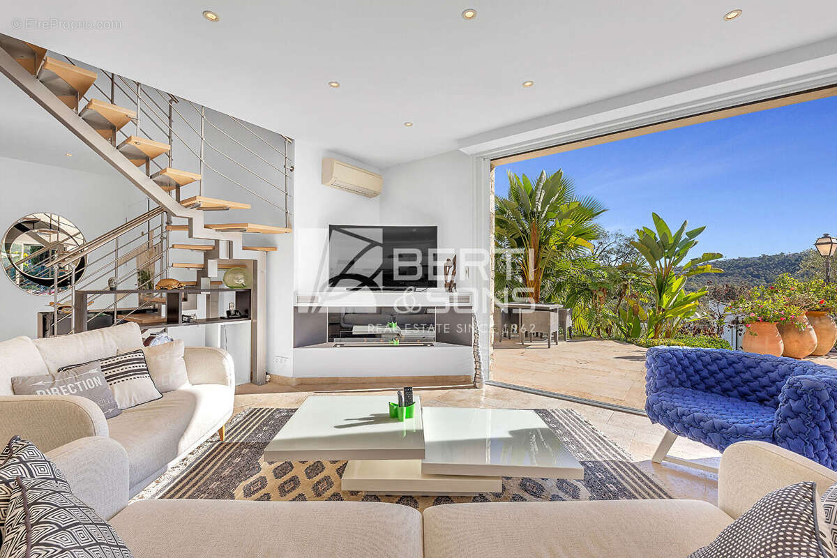 Exclusivite - mandelieu produit rare !  villa 6 pieces en pierre rénovée - quartier recherché - photo 9