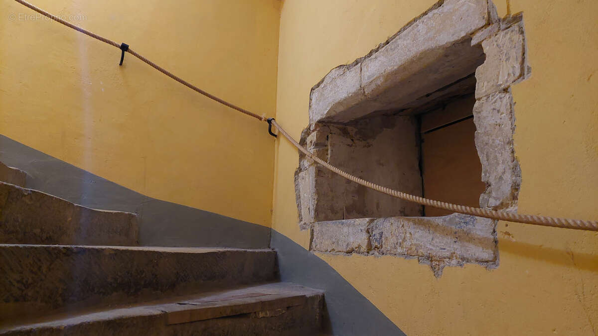 Appartement à BAGNOLS-SUR-CEZE