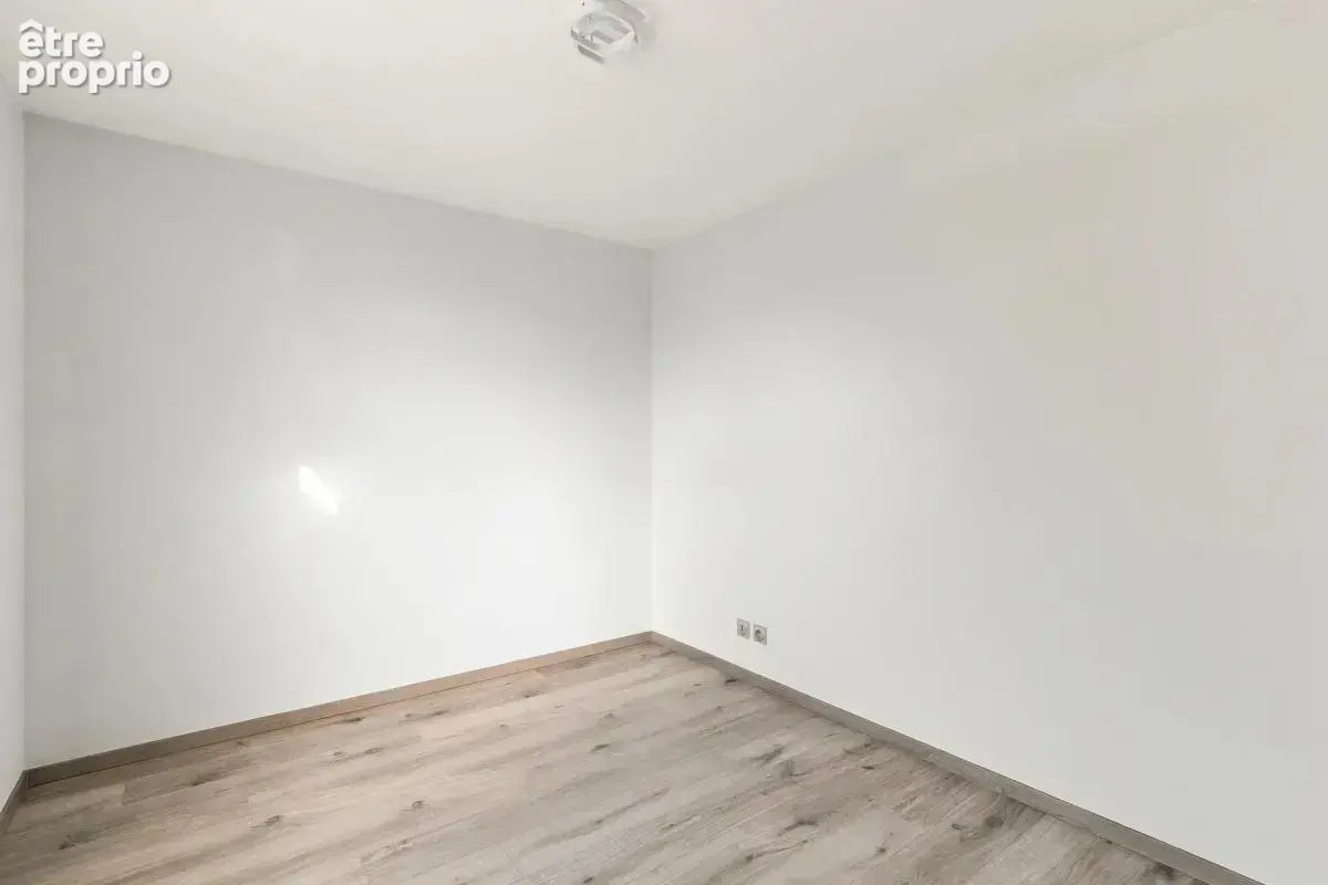 Appartement 4 pièces de 80 m² à Ville-la-Grand - Parking - Terrasse - photo 16