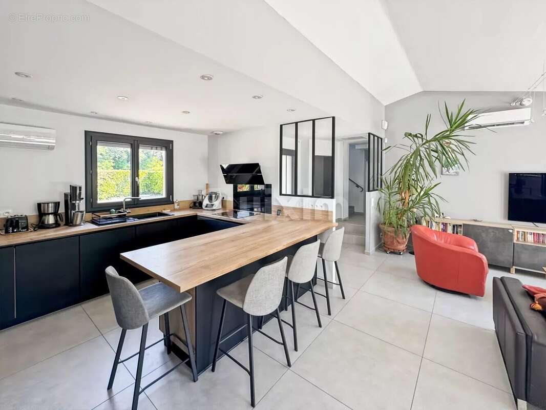 Maison à MONTBOUCHER-SUR-JABRON