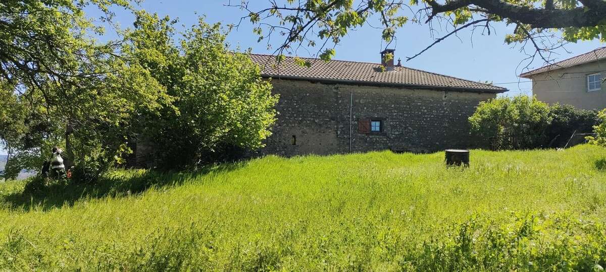Maison à SAINT-LEGER-SOUS-LA-BUSSIERE