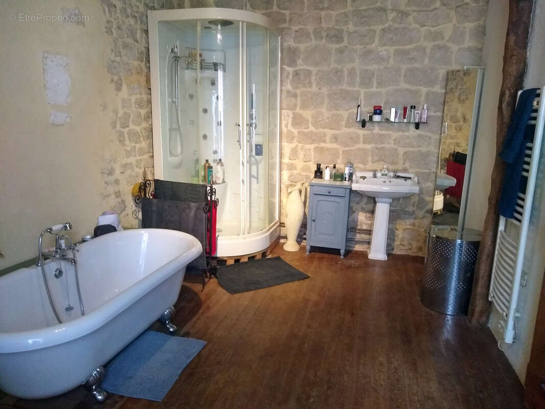Maison de village de caractère - Proche commerces - MARTHON - photo 10