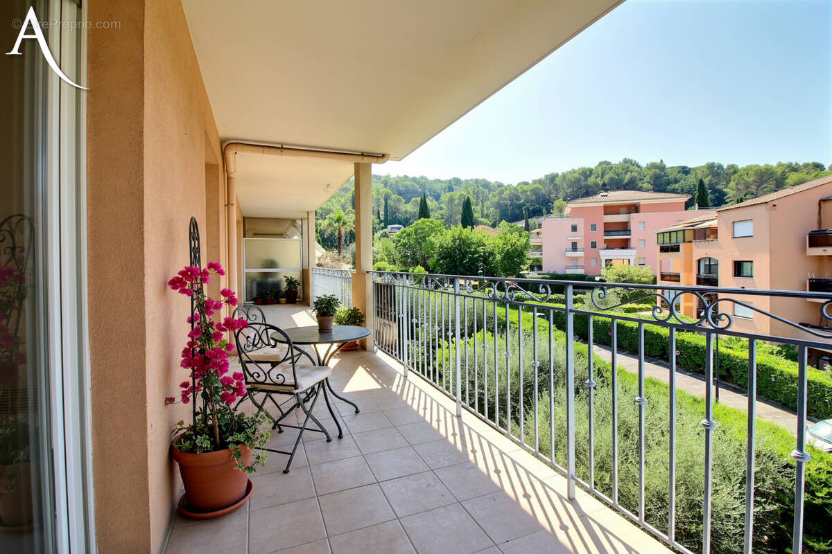 Appartement à MOUGINS