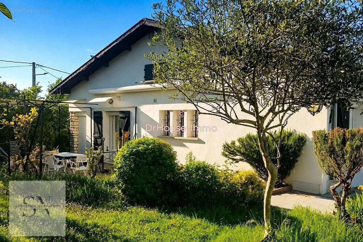 Maison à PUJOLS