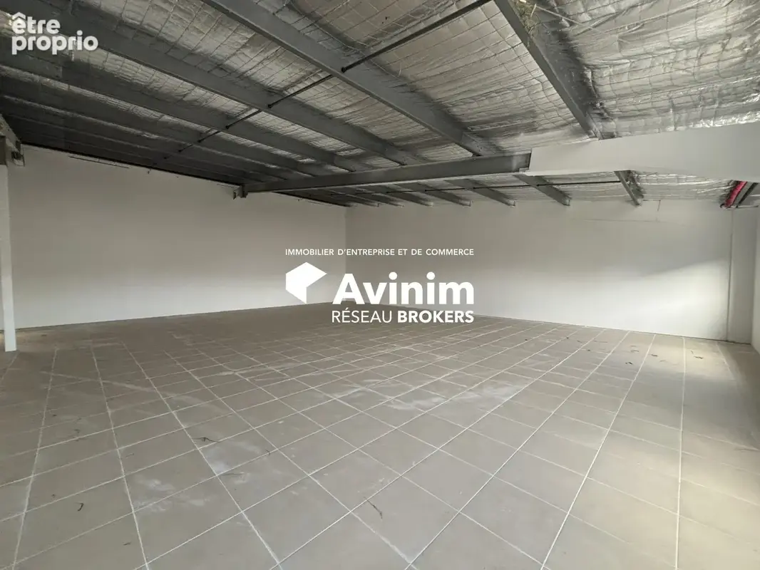 Commerce 309 m² à Baie-Mahault  - photo 2