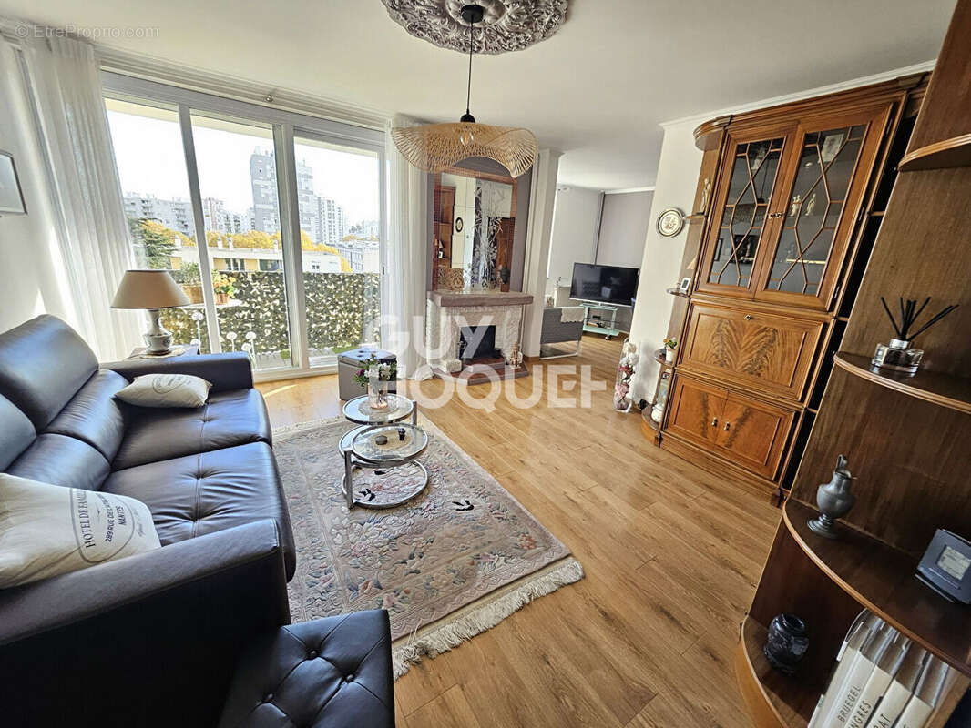 Appartement à ROSNY-SOUS-BOIS