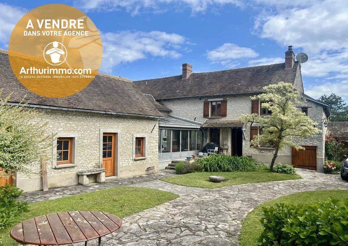 Maison à HOUDAN